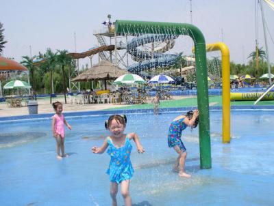 China Hot Galvanized Kids Water Playground , 3 Years Old Water Park Equipment Column Spray for sale