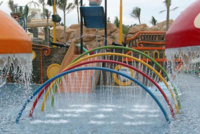 Chine Les fontaines d'Aqua Playground Spray d'éclaboussure de porte d'arc-en-ciel jouent la structure à vendre