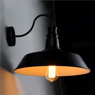 China Solar Outdoor Wall Lights Dusk To Dawn Exterior Wall Lamp With E27 Bulb for sale