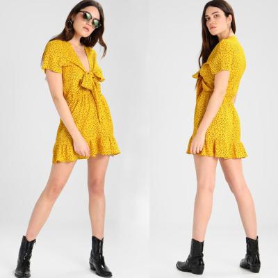 China Bezaubernde Tageskleiderfliegen-sexy gelbe Tupfen-Kleiderfrauen zu verkaufen