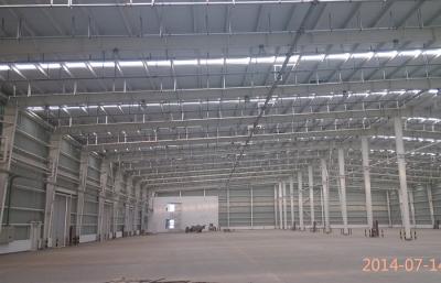 Chine Les RP Q345 rayonnent l'entrepôt de structure métallique de revêtement à vendre
