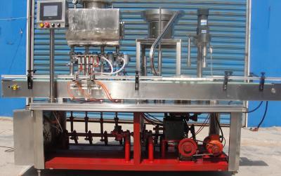 China Engarrafamento de 1KG Chili Sauce Paste Liquid Automatic e máquina tampando 2500bottles/Hr à venda