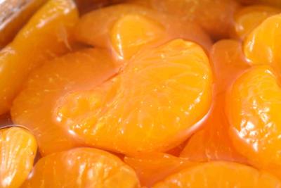 China La nutrición conservada más jugosa de la rebanada de la mandarina en azúcar ningunos cualquier añadidos en venta