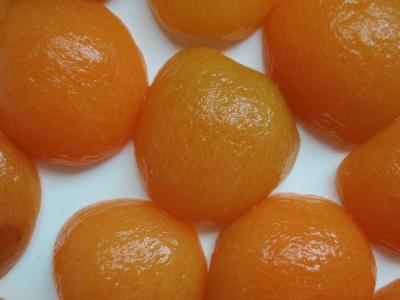 Chine Moitiés d'abricot en boîte par coffre-fort frais naturel en humidité maximum lourde du sirop 40% à vendre