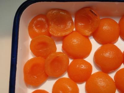 China Yellow Peeled Freshly Frozen Foods Apricot In Syrup ISO Certification for sale