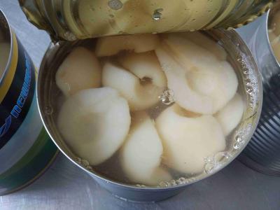 Chine La poire en boîte savoureuse douce légère divise en deux la nutrition mettant en boîte les poires fraîches 3 ans de durée de conservation à vendre