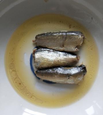 China Pescados conservados aduana de la sardina en marca de impresión litográfica del OEM del aceite de haba de soja en venta
