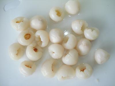 中国 シロップのLaichiおよびLichuの缶詰にされた皮をむかれた種なしLycheesかフルーツ 販売のため