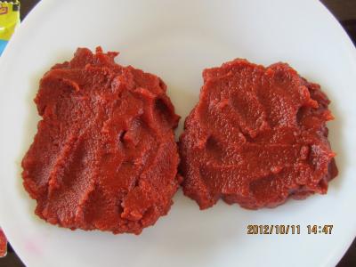China Pasta de tomate dulce del bulto triple del concentrado en compartimiento de madera ningunos añadidos en venta