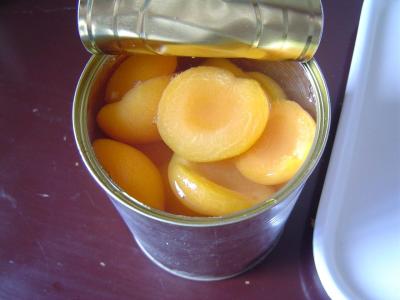 中国 軽いシロップの/重いシロップ15ozの缶詰にされた皮をむかれたひもの赤い杏子の半分 販売のため