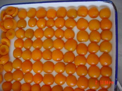 Chine La nourriture en boîte conserve de fruits a mis en boîte des moitiés d'abricot en sirop 425g 820g 3000g à vendre