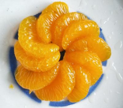 China Färben Sie eingemachte Mandarine-Scheiben-Form im hellen/schweren Sirup gelb zu verkaufen