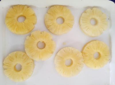 China delicious 567g Canned Pineapple Rings In Light Syrup for sale