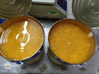 中国 Yellow Whole Kernel Soft Canned Sweet Corn Vacuum Sealed Tins Packed 販売のため