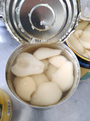 Chine la poire bartlett en boîte par saveur douce légère Williams divise en deux 3 ans de durée de conservation à vendre