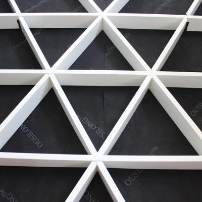 China Rodillo que cubre el panel de aluminio del triángulo de rejilla del techo de aluminio interior del metal para Pasillo que hace compras en venta
