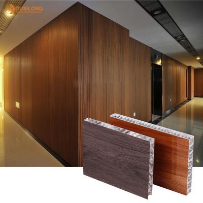 China División de madera de relleno acústica de panal del álcali de la base del panel del grano de aluminio resistente de madera en venta