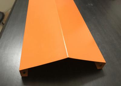 China Sistema suspendido aluminio abierto de aluminio de forma de V de encargo anaranjado de la opinión del techo de la tira en venta