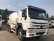 中国 白い2016 HW76によって使用されるHowoのミキサーのトラック6*4はセメントの混合の貨物自動車を秒針 販売のため