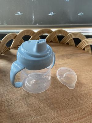 China Soft Spout Baby Sippy Cup Non Spill Handles For Little Hands 9+ Month for sale