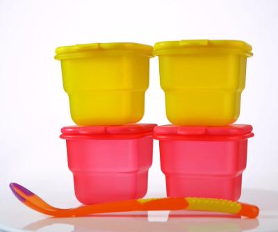 China armazenamento plástico hermético livre do comida para bebê de 2pcs BPA com colher à venda