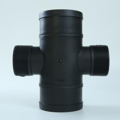 China Fácil de instalar tubo de riego Tee de diámetro variable doble alambre cruzado negro en venta
