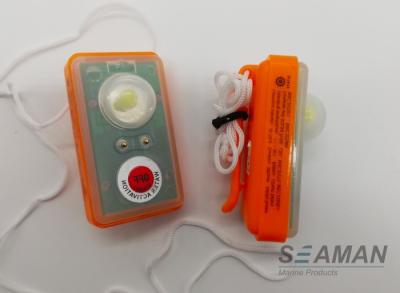 Cina Luce del marinaio LED dell'acqua mini del giubbotto di salvataggio di salvataggio sensibile della luce con la batteria al litio in vendita