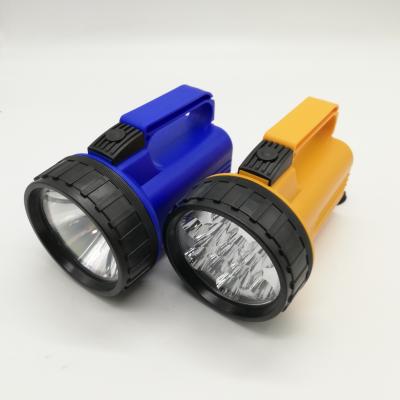 中国 LEDの手持ち型の調査ライト4D電池の長距離のトーチの長い作業時間 販売のため