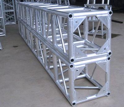 中国 30cm * 30cmの銀製のボルト承認されるアルミニウム段階のトラス正方形の照明トラスSGS 販売のため