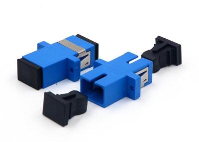 China Adaptador de la fibra del solo modo del SC UPC con los rebordes y los clips metálicos en venta