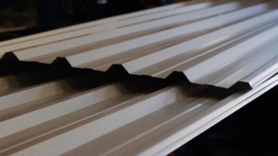 China AZM150 Aluzinc AFP Galvalume gegolfde metalen tegels dakpanelen plaat Trapeziummetalen dak Te koop