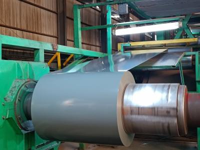 China Top painting15-25 +5um Color Coated Steel Coil Prepainted Galvanized Steel Coil Z275/PPGI Coils For Metal Foofing Panels à venda