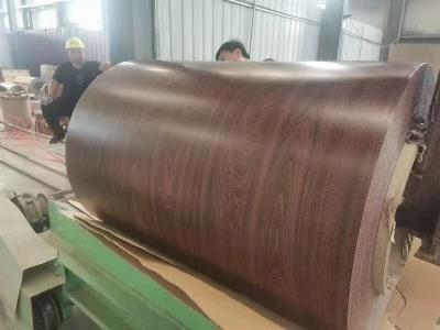 中国 Building Material SGCC Customized Prepainted Steel Coil With Wooden Pattern 0.12-1.5mm  Metal Roofing Rolls PE/HDP 販売のため