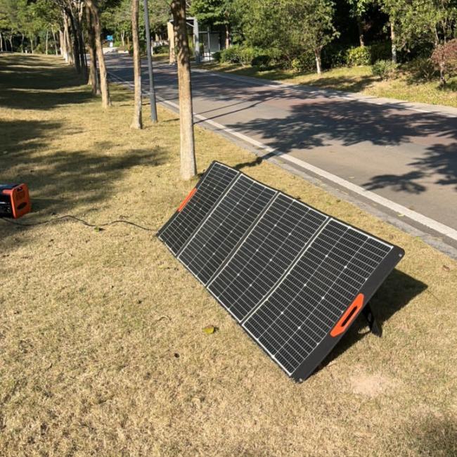 High Efficiency Polycrystalline Silicon Portable Solar Panels 200W Foldable Solar Panels for Outdoor RV Excursions