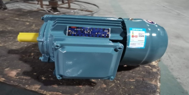 Wire feeding and straightening mechanism