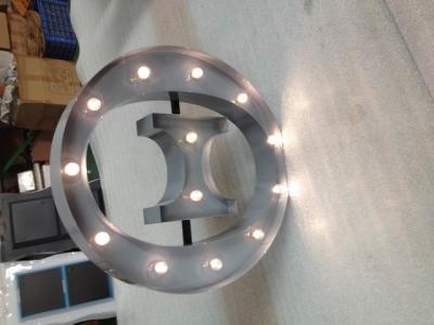 China As luzes de prata da letra do metal do alfabeto conduziram letras retroiluminadas do sinal para anunciar à venda