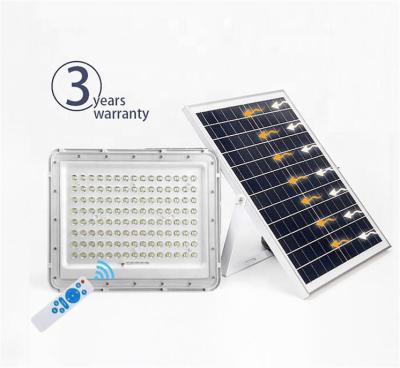 China IP65 Super Bright Dusk-to-Dawn Outdoor LED Solar Powered Flood Light for sale