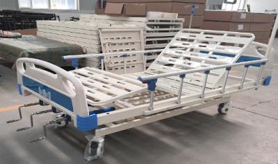 China 3 Crank Hospital Nursing Bed Manual ABS 3 Function 200KG Load CE Approved for sale