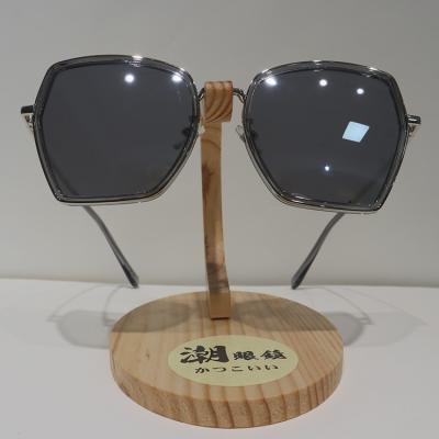 China Transparente die Schmetterlings-reflektierende AntiSonnenbrille, 147mm Frauen polarisierte Sonnenbrille zu verkaufen