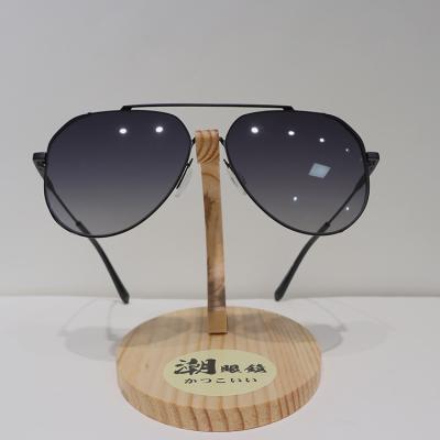 China Anti Reflective Unisex Round Double Bridge Polarized 148mm Gradient Lens Sunglasses for sale