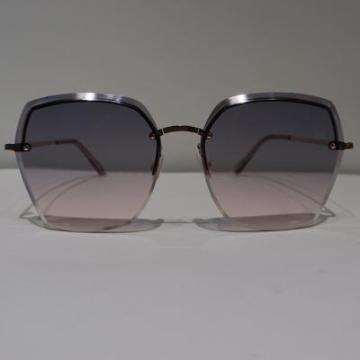 China Oversized Polarized Sunglasses Butterfly Shape , Polygon Anti Glare And Polarized Sunglasses for sale