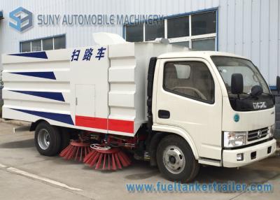 China Donfeng 4 x camión 103kw 140hp 5M3 del barrendero del vacío del camión del barrendero de camino 2 en venta