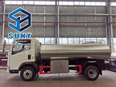 China 5000 L HOWO Smaller Stainless Steel Water Tanker Truck 4x2 Milk Tanker Transport Vehicle for sale