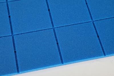 Chine 12mm 15mm 20mm Prefabricated PE Foam Shock Pads Water Drainage Performance Safety HIC Impact Tested à vendre
