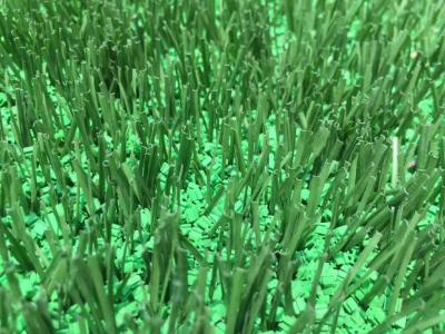 Chine Granules en caoutchouc de représentation artificielle d'herbe pour le gazon artificiel 40mm 60mm à vendre