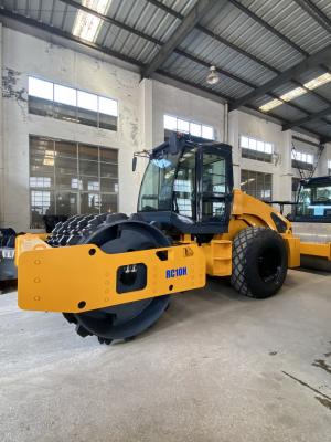Cina 10000kg Vibratory Road Roller for Construction and Road Maintenance in vendita