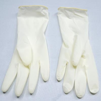 Chine Les gants jetables blancs d'examen de latex saupoudrent libre pour l'usage médical lissent à vendre
