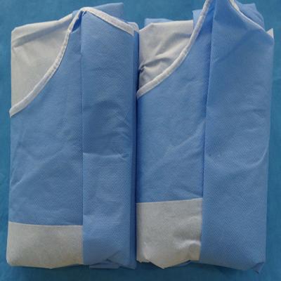 China 510K Reinforced SMS Nonwoven Hospital Grade Aami Level 4 Surgical Gown EO Sterilie for sale