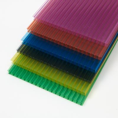 China 700mm Triple Layer Polycarbonate Sheet Triple Wall Polycarbonate Roofing Sheets for sale