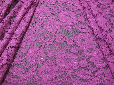 China Material de nylon del rayón del ganchillo de la flor de la tela púrpura elegante del cordón para la ropa en venta